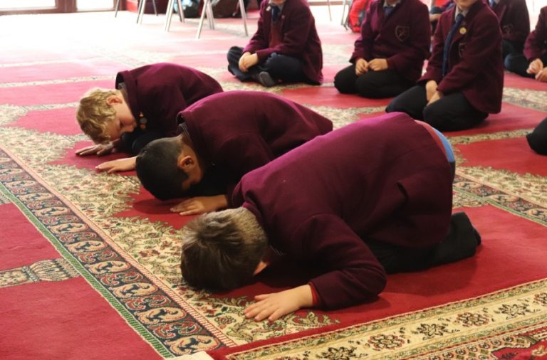 school trip to mosque